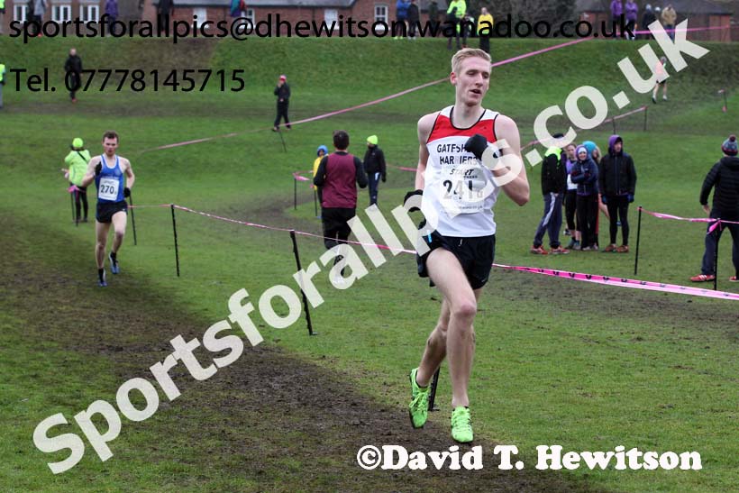 Senior mens Durham Cathedral Relays. Photo: David T. Hewitson/Sports for All Sports